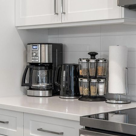 Luxury Spacious Private House Near City Centre Calgary Ngoại thất bức ảnh