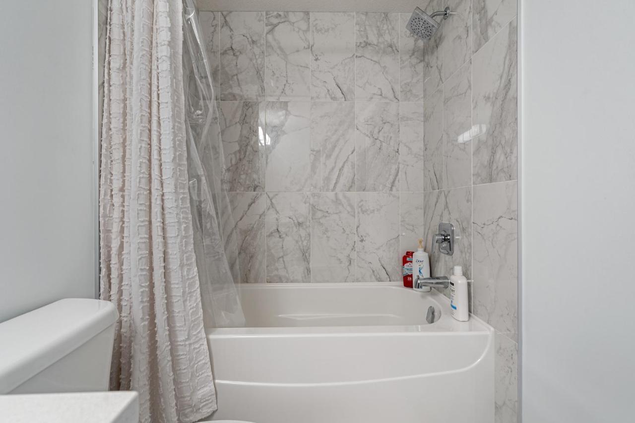 Luxury Spacious Private House Near City Centre Calgary Ngoại thất bức ảnh