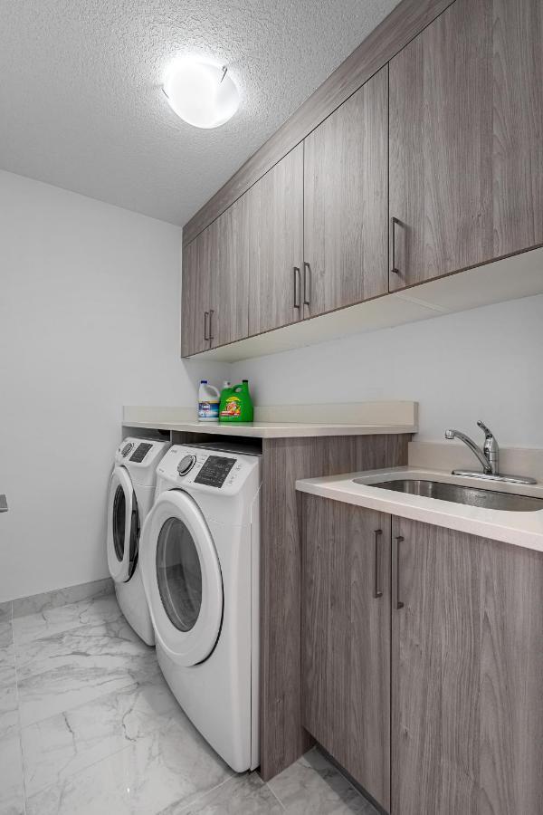 Luxury Spacious Private House Near City Centre Calgary Ngoại thất bức ảnh